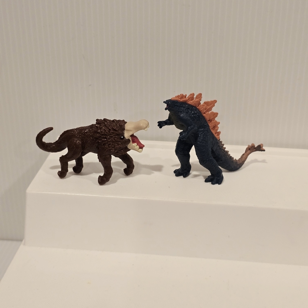 Godzilla Playmates Monsterverse Wart Dog and Godzilla Mini Figure Set
